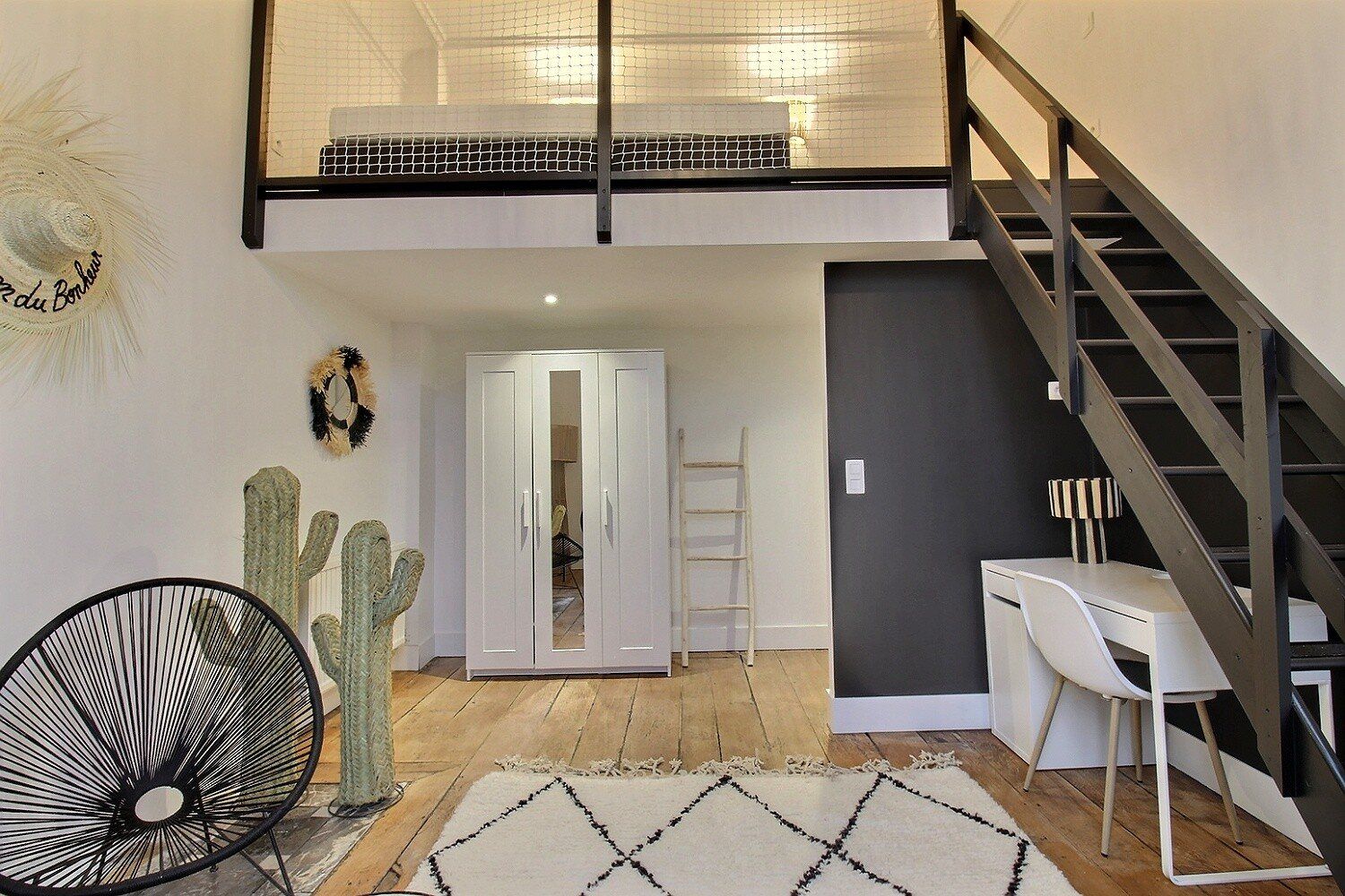 Loft meublé et décoré, géré en location courte durée à Liège